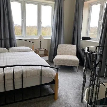 Luxury Small 1 Bed With Stunning Views