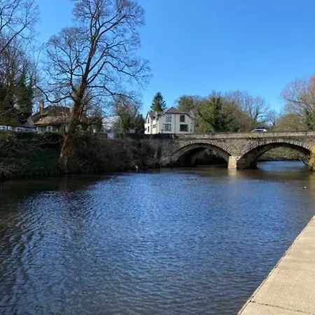 Luxury Small 1 Bed With Stunning Views *