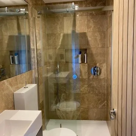Luxury Small 1 Bed With Stunning Views * נארסבורו