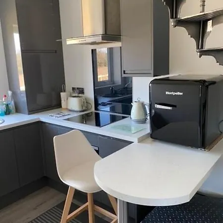 Luxury Small 1 Bed With Stunning Views דירה