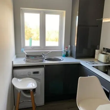 Luxury Small 1 Bed With Stunning Views *