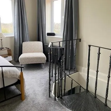 Luxury Small 1 Bed With Stunning Views דירה נארסבורו